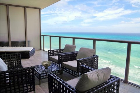 Condominio en venta en Bal Harbour, Florida, 2 dormitorios, 156.54 m2 № 1941990 - foto 16