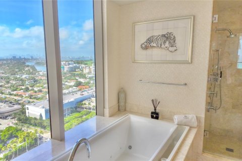 Condominio en venta en Bal Harbour, Florida, 2 dormitorios, 156.54 m2 № 1941990 - foto 12