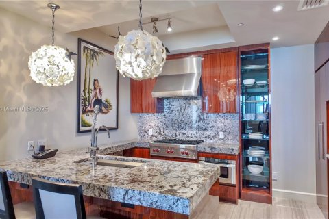 Condominio en venta en Bal Harbour, Florida, 2 dormitorios, 156.54 m2 № 1941990 - foto 7