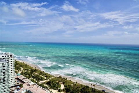 Condominio en venta en Bal Harbour, Florida, 2 dormitorios, 156.54 m2 № 1941990 - foto 17