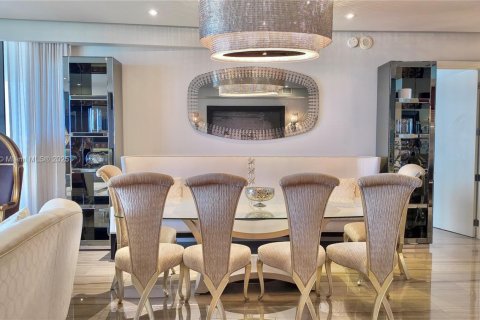 Condominio en venta en Bal Harbour, Florida, 2 dormitorios, 156.54 m2 № 1941990 - foto 3
