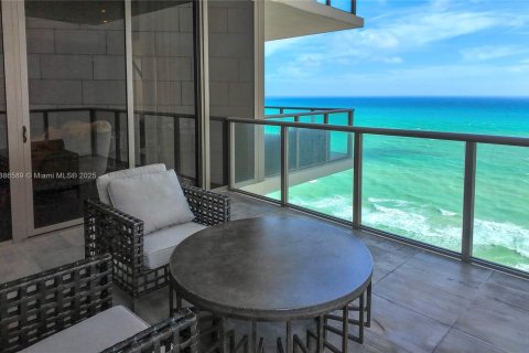 Condominio en venta en Bal Harbour, Florida, 2 dormitorios, 156.54 m2 № 1941990 - foto 13