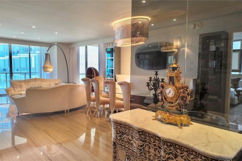Condominio en venta en Bal Harbour, Florida, 2 dormitorios, 156.54 m2 № 1941990 - foto 4