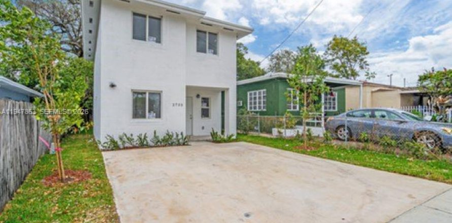 House in Miami, Florida 4 bedrooms, 128.21 sq.m. № 2017883