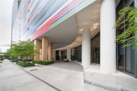 Condominio en Miami, Florida, 1 dormitorio  № 2263424