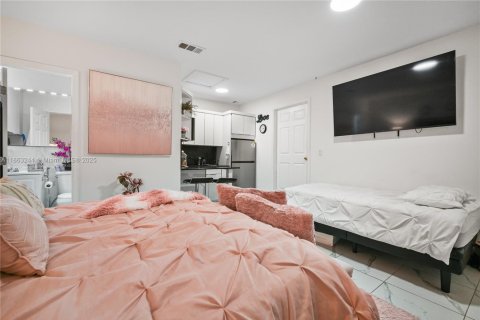 House in Miami, Florida 4 bedrooms, 166.85 sq.m. № 1889793 - photo 27