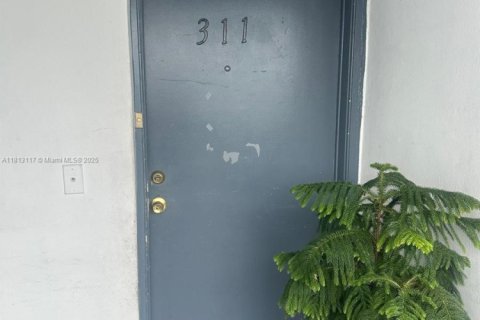 Copropriété à vendre à North Miami, Floride: 3 chambres, 106.47 m2 № 1936121 - photo 1