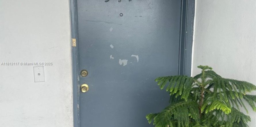 Condo à North Miami, Floride, 3 chambres № 1936121