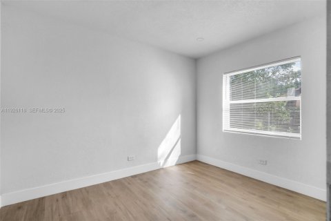 Casa en venta en North Miami, Florida, 3 dormitorios, 108.14 m2 № 1984558 - foto 12