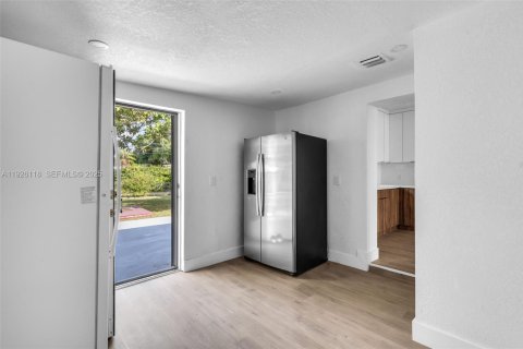 Casa en venta en North Miami, Florida, 3 dormitorios, 108.14 m2 № 1984558 - foto 17