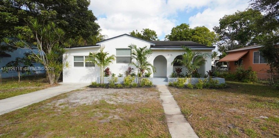 Casa en North Miami, Florida 3 dormitorios, 108.14 m2 № 1984558