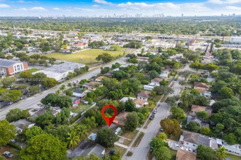 Casa en venta en North Miami, Florida, 3 dormitorios, 108.14 m2 № 1984558 - foto 27