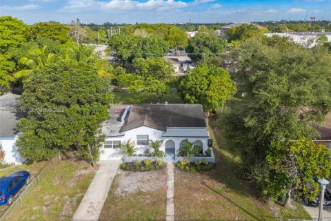 Casa en venta en North Miami, Florida, 3 dormitorios, 108.14 m2 № 1984558 - foto 22