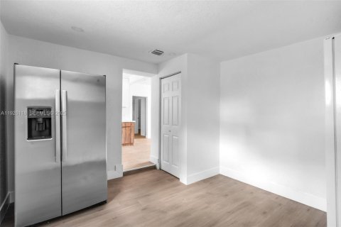 Casa en venta en North Miami, Florida, 3 dormitorios, 108.14 m2 № 1984558 - foto 16