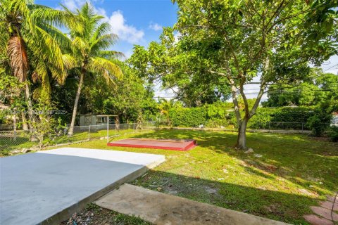 Casa en venta en North Miami, Florida, 3 dormitorios, 108.14 m2 № 1984558 - foto 18