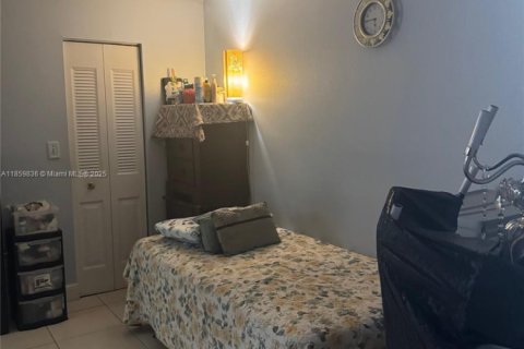 Condo in Miami Gardens, Florida, 2 bedrooms  № 1889547 - photo 10