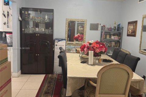 Condo in Miami Gardens, Florida, 2 bedrooms  № 1889547 - photo 3
