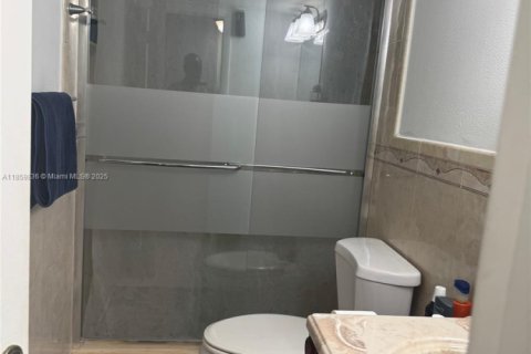 Condo in Miami Gardens, Florida, 2 bedrooms  № 1889547 - photo 7