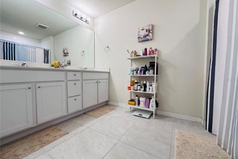 Townhouse in CYPRESS CAY in Kissimmee, Florida 3 bedrooms, 156.35 sq.m. № 2157903 - photo 16