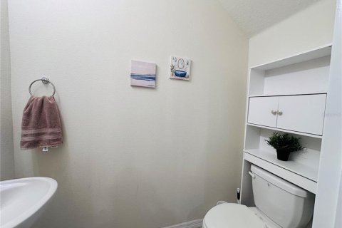 Townhouse in CYPRESS CAY in Kissimmee, Florida 3 bedrooms, 156.35 sq.m. № 2157903 - photo 13