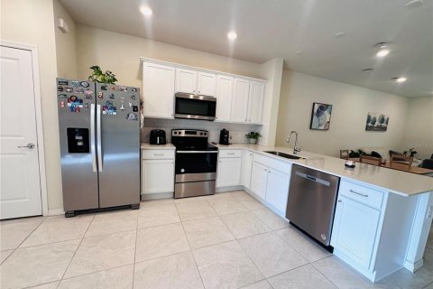 Townhouse in CYPRESS CAY in Kissimmee, Florida 3 bedrooms, 156.35 sq.m. № 2157903 - photo 6