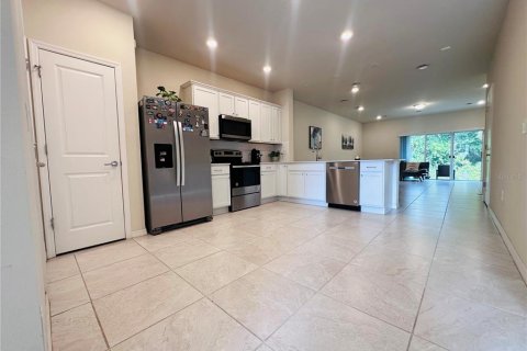 Townhouse in CYPRESS CAY in Kissimmee, Florida 3 bedrooms, 156.35 sq.m. № 2157903 - photo 4