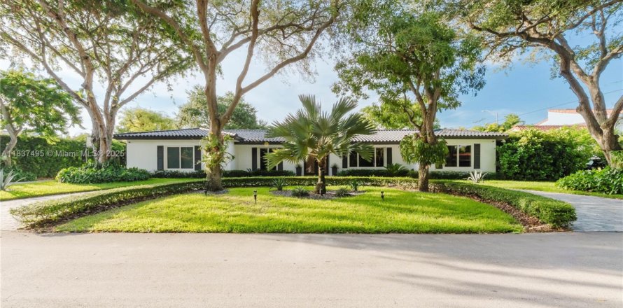 Casa en Miami, Florida 5 dormitorios, 298.12 m2 № 1830539