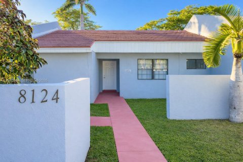 House in Miami, Florida 3 bedrooms, 105.17 sq.m. № 1998278 - photo 13