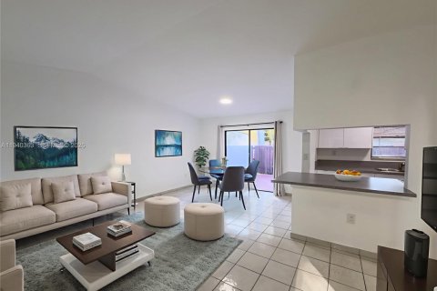 House in Miami, Florida 3 bedrooms, 105.17 sq.m. № 1998278 - photo 2