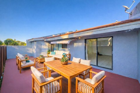 House in Miami, Florida 3 bedrooms, 105.17 sq.m. № 1998278 - photo 9