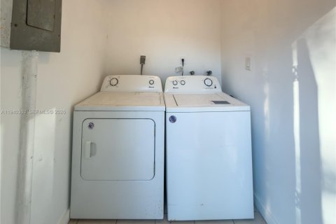 House in Miami, Florida 3 bedrooms, 105.17 sq.m. № 1998278 - photo 10