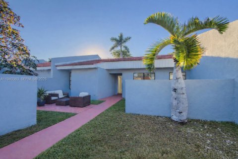 House in Miami, Florida 3 bedrooms, 105.17 sq.m. № 1998278 - photo 12