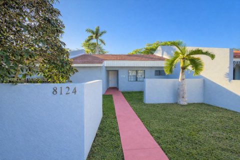 House in Miami, Florida 3 bedrooms, 105.17 sq.m. № 1998278