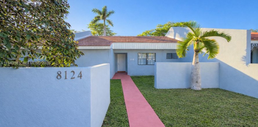 House in Miami, Florida 3 bedrooms, 105.17 sq.m. № 1998278