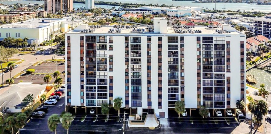 Condominio en Clearwater, Florida, 1 dormitorio  № 2220049