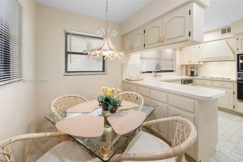 House in Fort Lauderdale, Florida 3 bedrooms, 196.21 sq.m. № 2069398 - photo 25