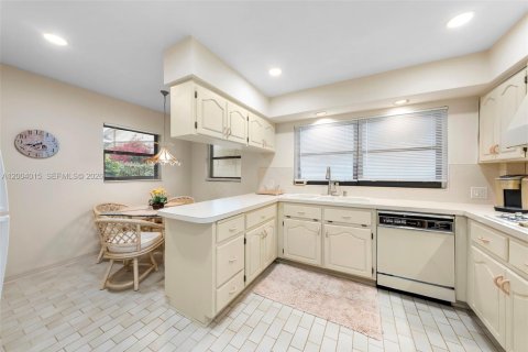 House in Fort Lauderdale, Florida 3 bedrooms, 196.21 sq.m. № 2069398 - photo 24