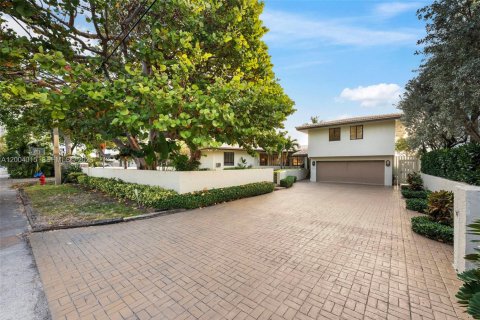 House in Fort Lauderdale, Florida 3 bedrooms, 196.21 sq.m. № 2069398 - photo 15