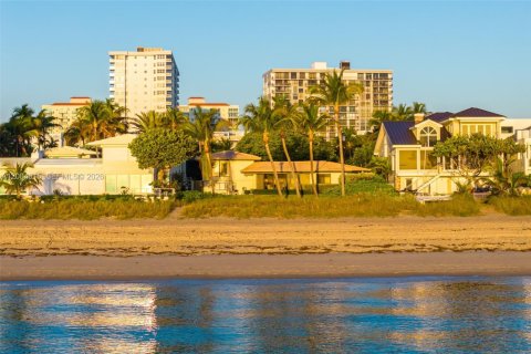 House in Fort Lauderdale, Florida 3 bedrooms, 196.21 sq.m. № 2069398 - photo 9