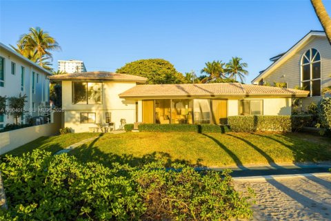 House in Fort Lauderdale, Florida 3 bedrooms, 196.21 sq.m. № 2069398 - photo 10