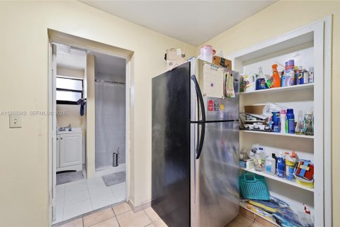 House in Hialeah, Florida 3 bedrooms, 195.65 sq.m. № 2028644 - photo 24