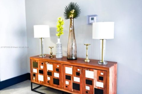 Condo in Hallandale Beach, Florida, 2 bedrooms  № 1926764 - photo 14