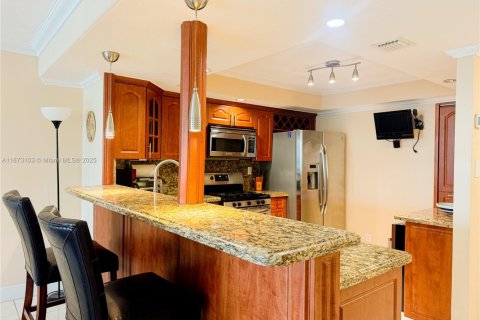 Condo in Hallandale Beach, Florida, 2 bedrooms  № 1926764 - photo 20