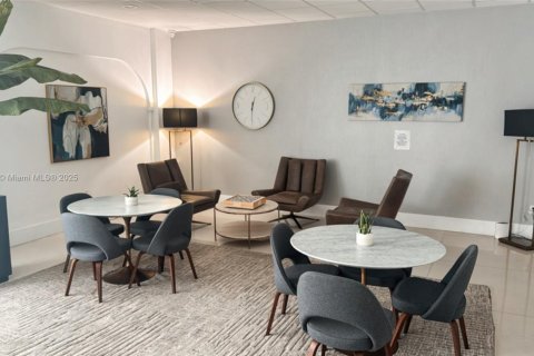 Condo in Hallandale Beach, Florida, 2 bedrooms  № 1926764 - photo 7