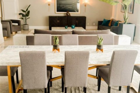 Condo in Hallandale Beach, Florida, 2 bedrooms  № 1926764 - photo 8