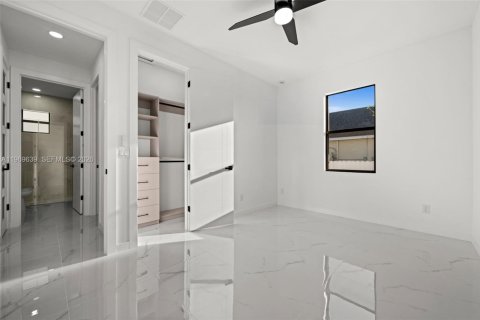 Casa en venta en Cape Coral, Florida, 3 dormitorios, 130.99 m2 № 2030367 - foto 27