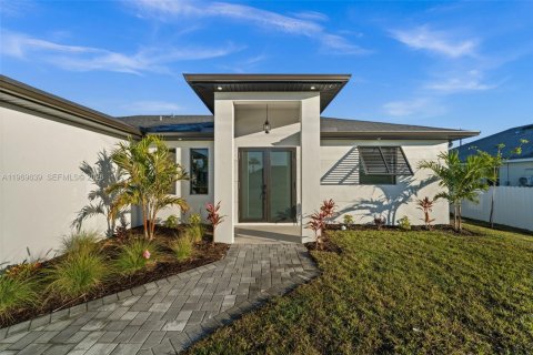Casa en venta en Cape Coral, Florida, 3 dormitorios, 130.99 m2 № 2030367 - foto 3