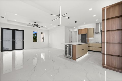 Casa en venta en Cape Coral, Florida, 3 dormitorios, 130.99 m2 № 2030367 - foto 9