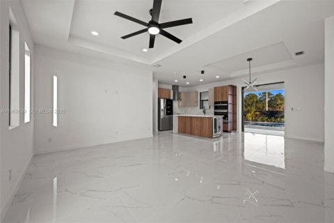 Casa en venta en Cape Coral, Florida, 3 dormitorios, 130.99 m2 № 2030367 - foto 4