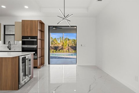 Casa en venta en Cape Coral, Florida, 3 dormitorios, 130.99 m2 № 2030367 - foto 8